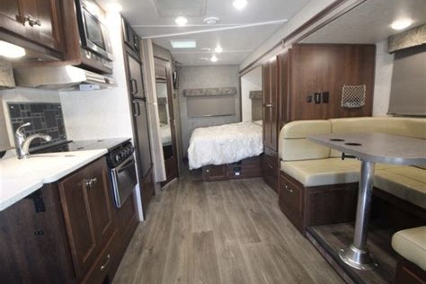 Winnebago-Superior Ride-Deluxe Living-Family Fun