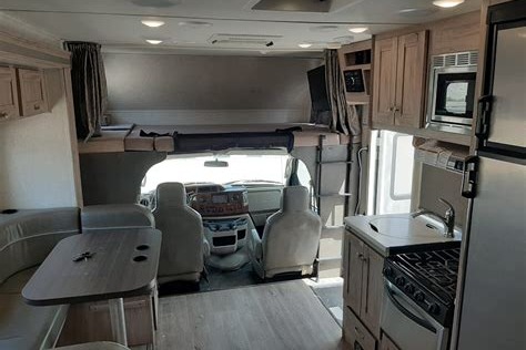 Winnebago-Superior Ride-Deluxe Living-Family Fun