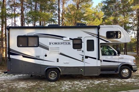 Winnebago-Superior Ride-Deluxe Living-Family Fun