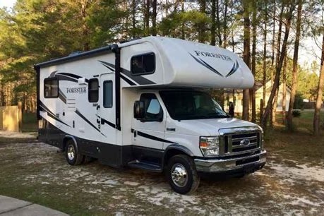 Winnebago-Superior Ride-Deluxe Living-Family Fun