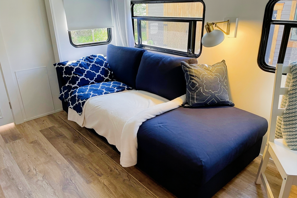 2008 Sportsman- Sleeps 4-5. A/C - Fully Renovated - Super Chic!