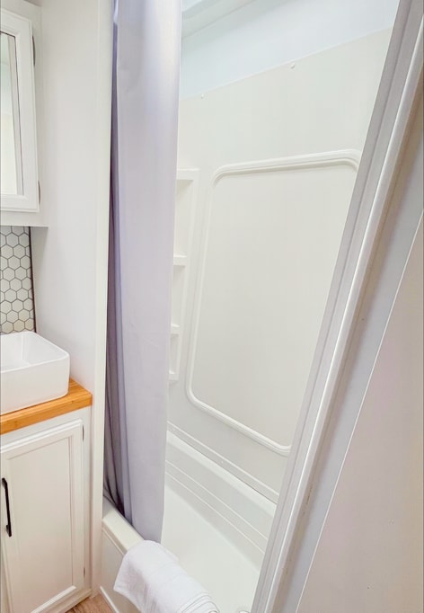 2008 Sportsman- Sleeps 4-5. A/C - Fully Renovated - Super Chic!