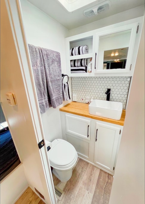 2008 Sportsman- Sleeps 4-5. A/C - Fully Renovated - Super Chic!