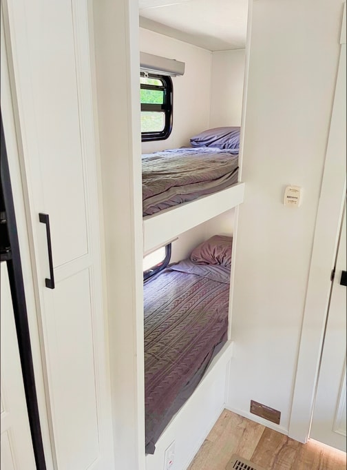 2008 Sportsman- Sleeps 4-5. A/C - Fully Renovated - Super Chic!