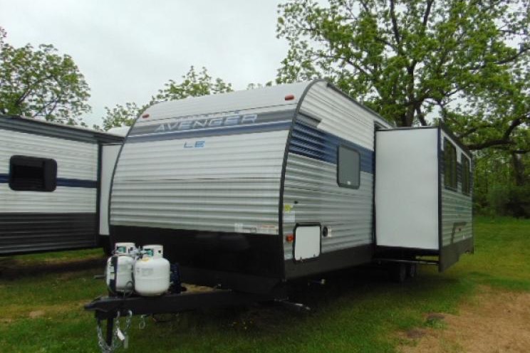 Carey Crew’s Prime Time Avenger 26DBS LE Travel Trailer