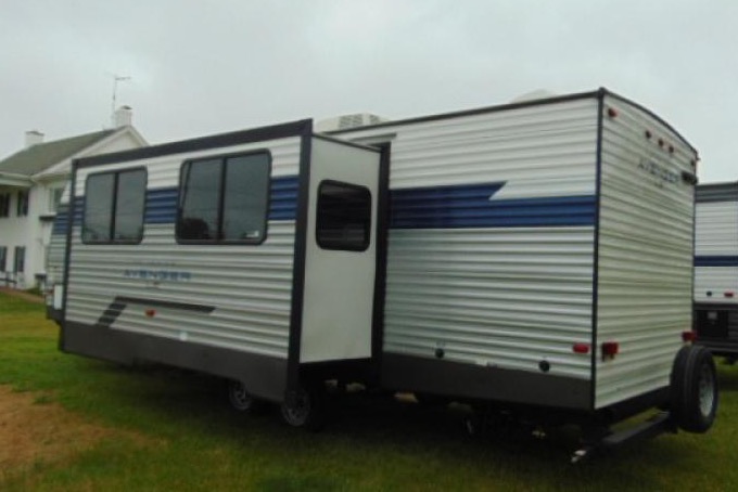 Carey Crew’s Prime Time Avenger 26DBS LE Travel Trailer