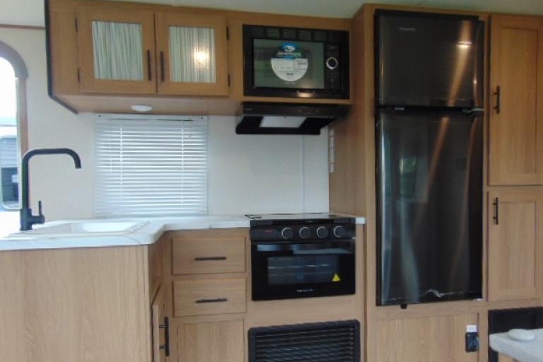 Carey Crew’s Prime Time Avenger 26DBS LE Travel Trailer
