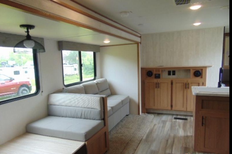 Carey Crew’s Prime Time Avenger 26DBS LE Travel Trailer
