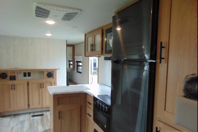 Carey Crew’s Prime Time Avenger 26DBS LE Travel Trailer