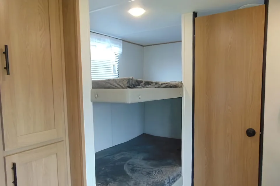 Carey Crew’s Prime Time Avenger 26DBS LE Travel Trailer