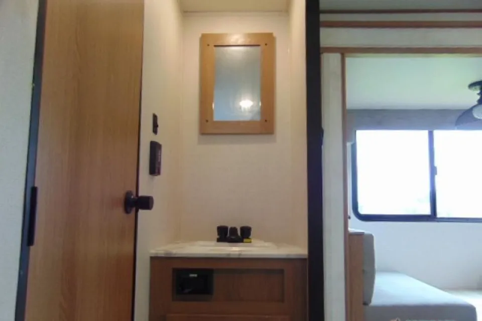 Carey Crew’s Prime Time Avenger 26DBS LE Travel Trailer
