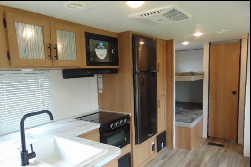 Carey Crew’s Prime Time Avenger 26DBS LE Travel Trailer