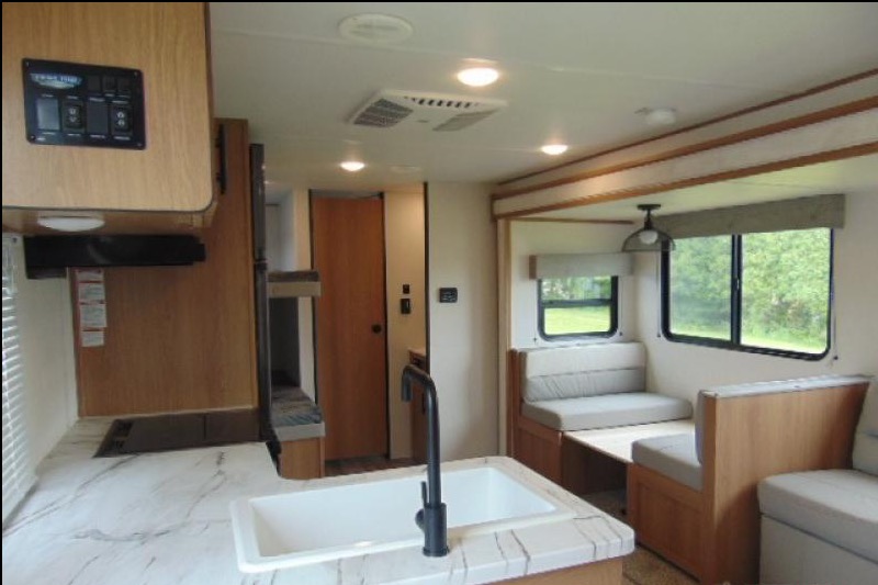 Carey Crew’s Prime Time Avenger 26DBS LE Travel Trailer