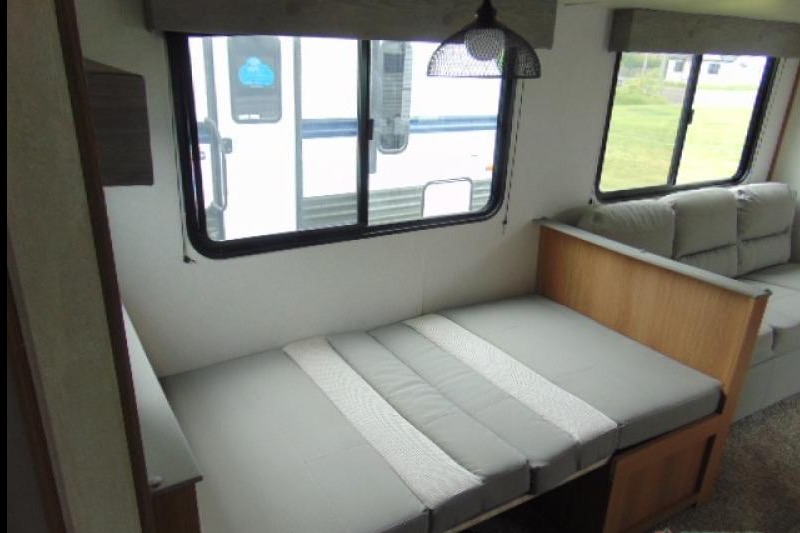 Carey Crew’s Prime Time Avenger 26DBS LE Travel Trailer