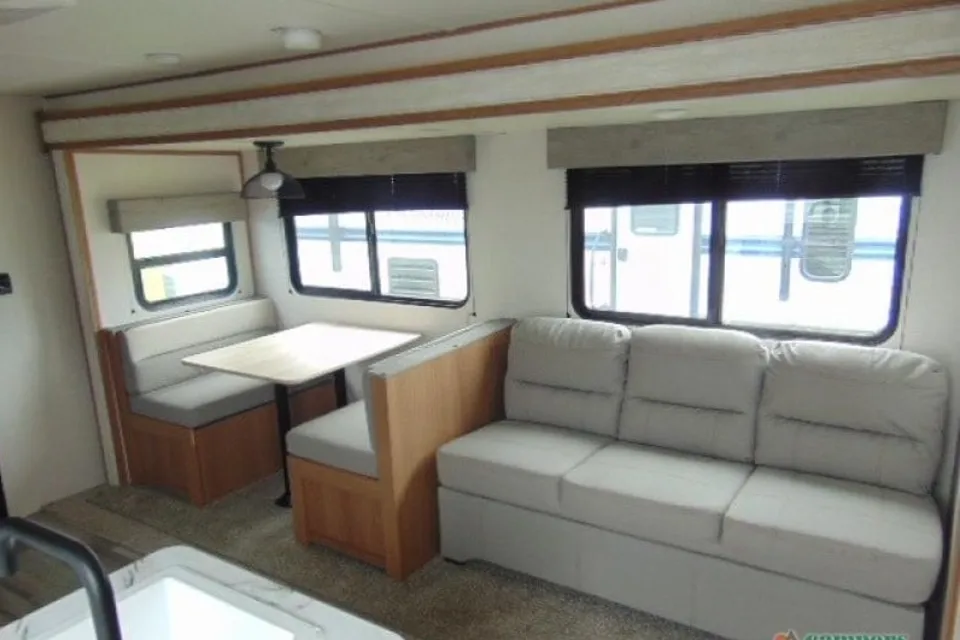 Carey Crew’s Prime Time Avenger 26DBS LE Travel Trailer