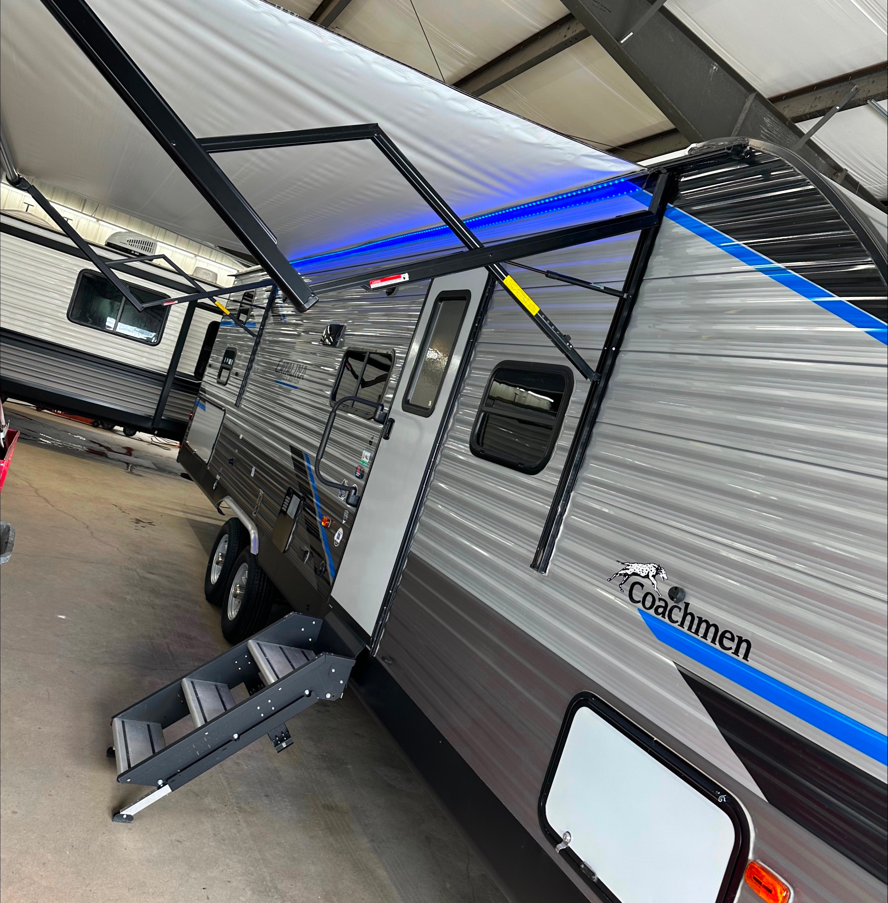 Coachmen Catalina trailer camping in style 