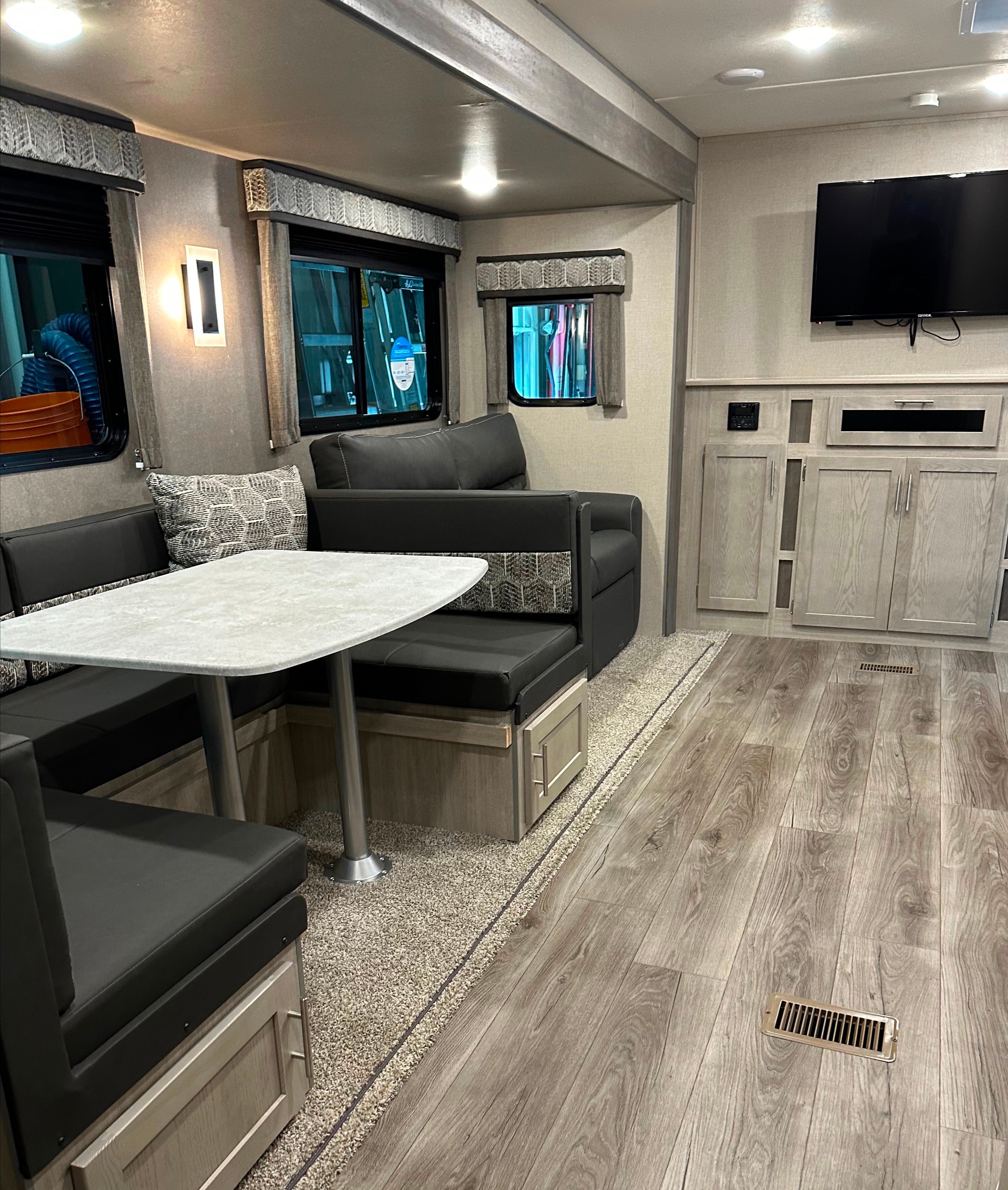 Coachmen Catalina trailer camping in style 