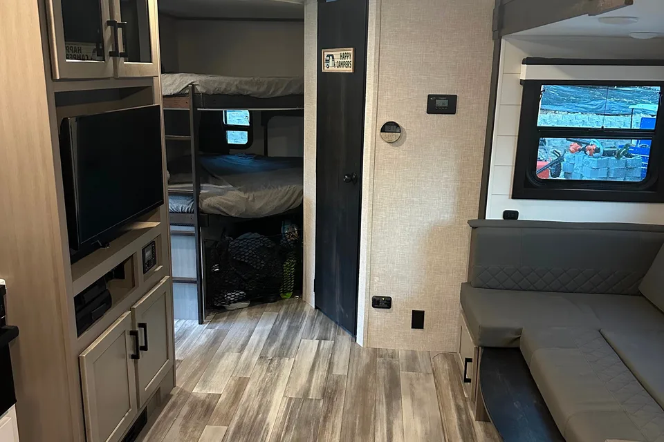 Alcantar Jayco Jayfeather Travel Trailer