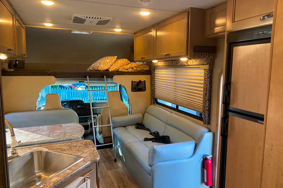 Four Wind Class C RV! Unlimited Miles!