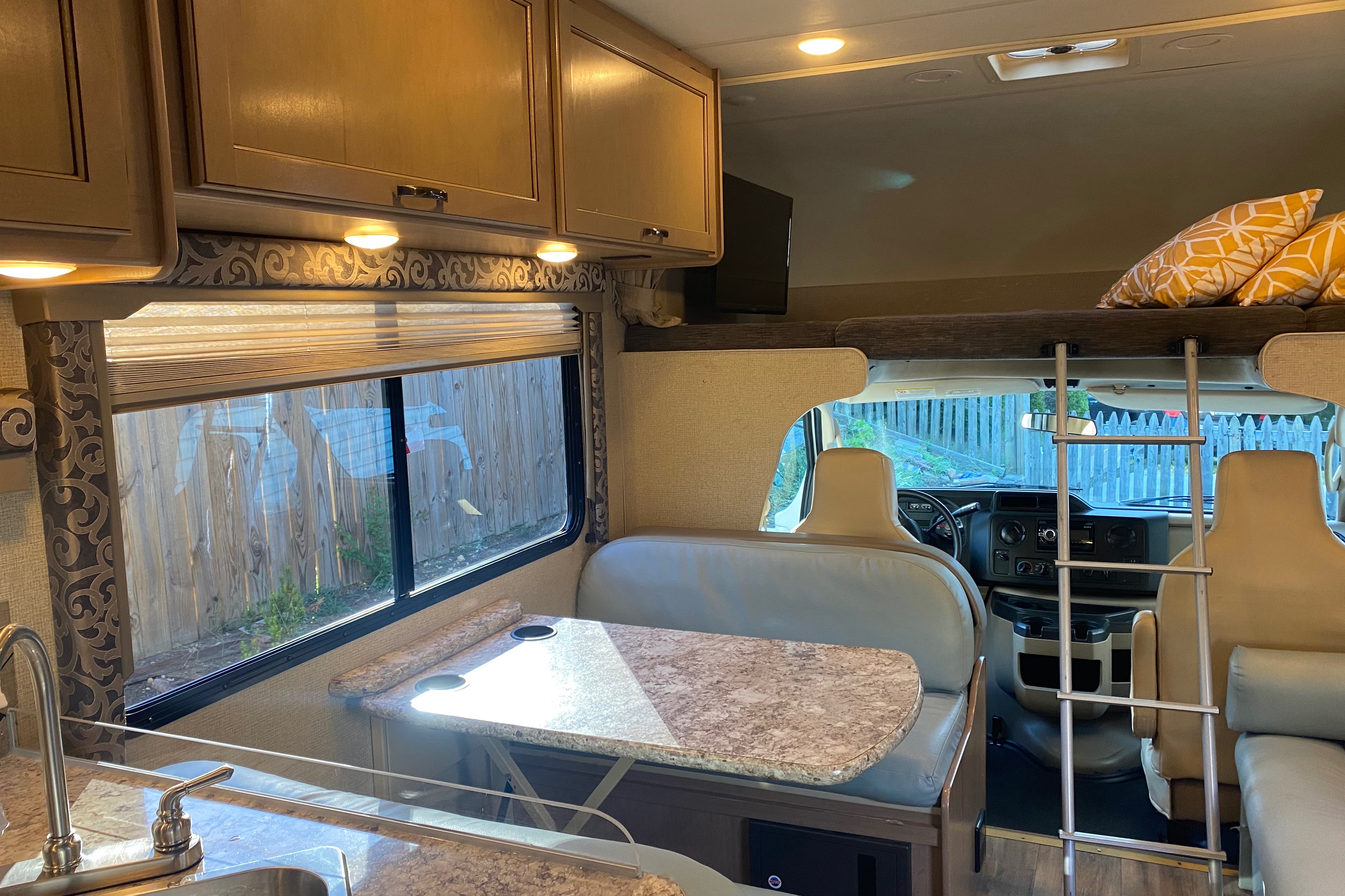 Four Wind Class C RV! Unlimited Miles!
