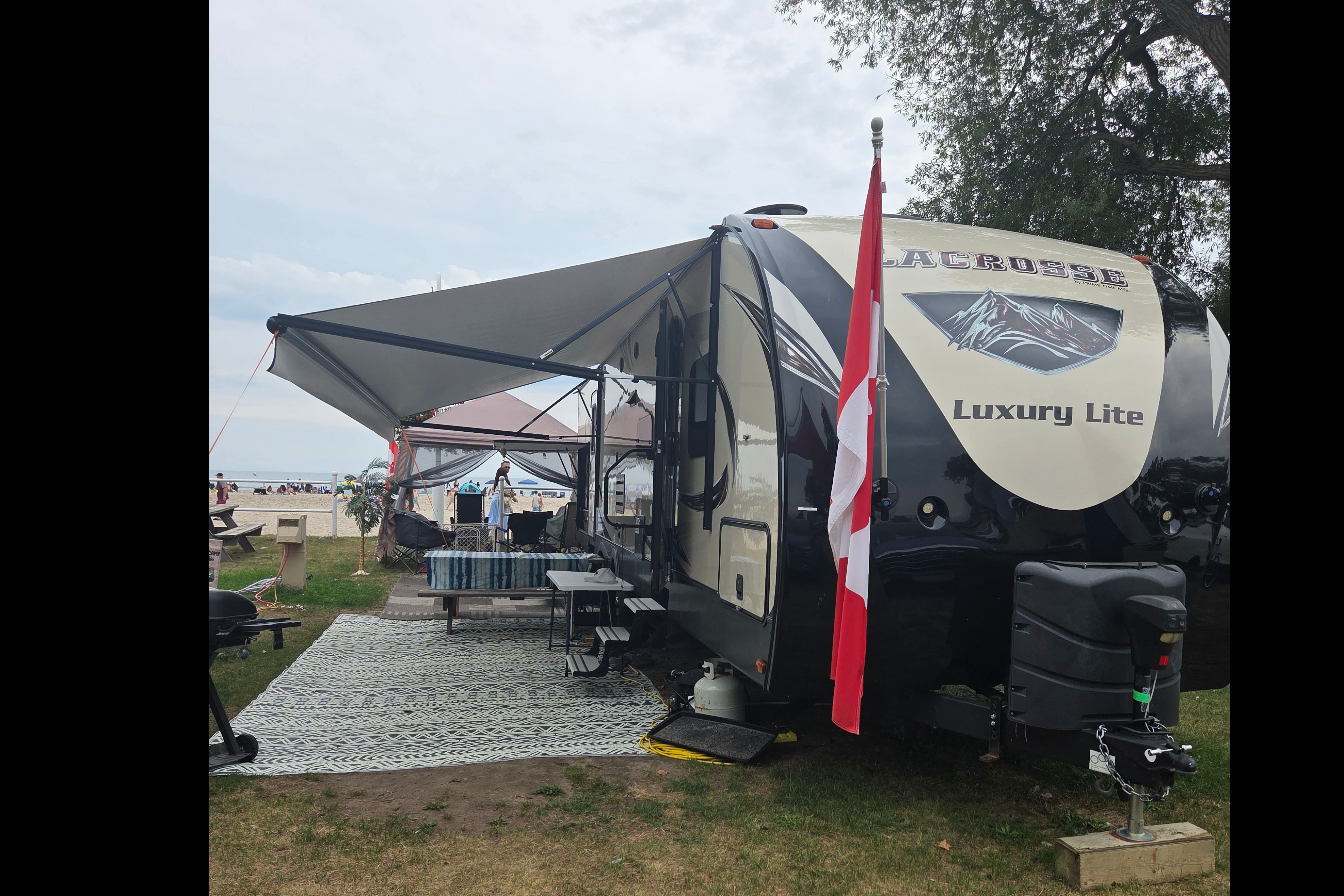 Sean's Lacrosse Luxury Lite 339BHD Travel Trailer