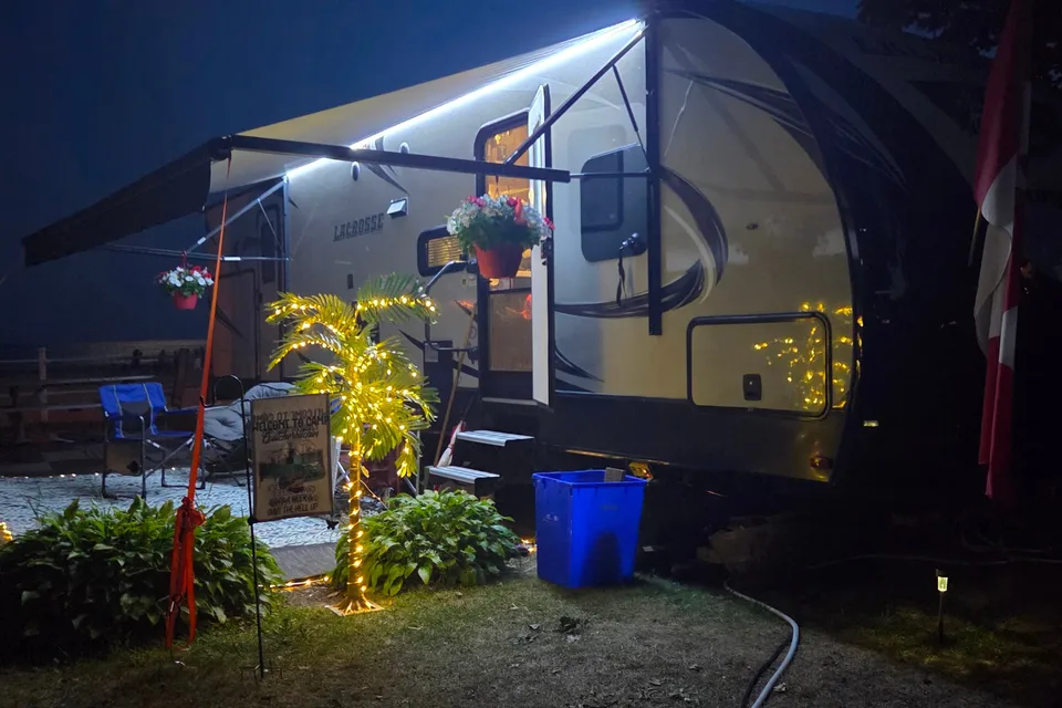 Sean's Lacrosse Luxury Lite 339BHD Travel Trailer