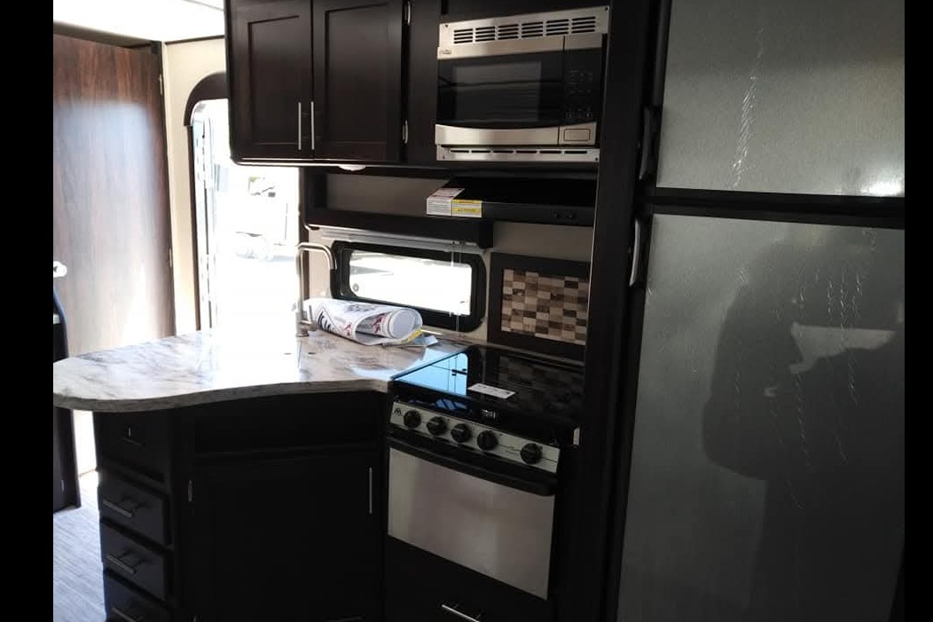 Sean's Lacrosse Luxury Lite 339BHD Travel Trailer
