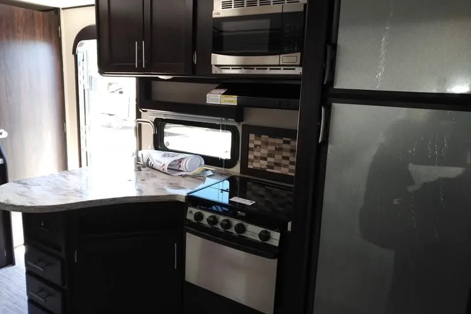 Sean's Lacrosse Luxury Lite 339BHD Travel Trailer