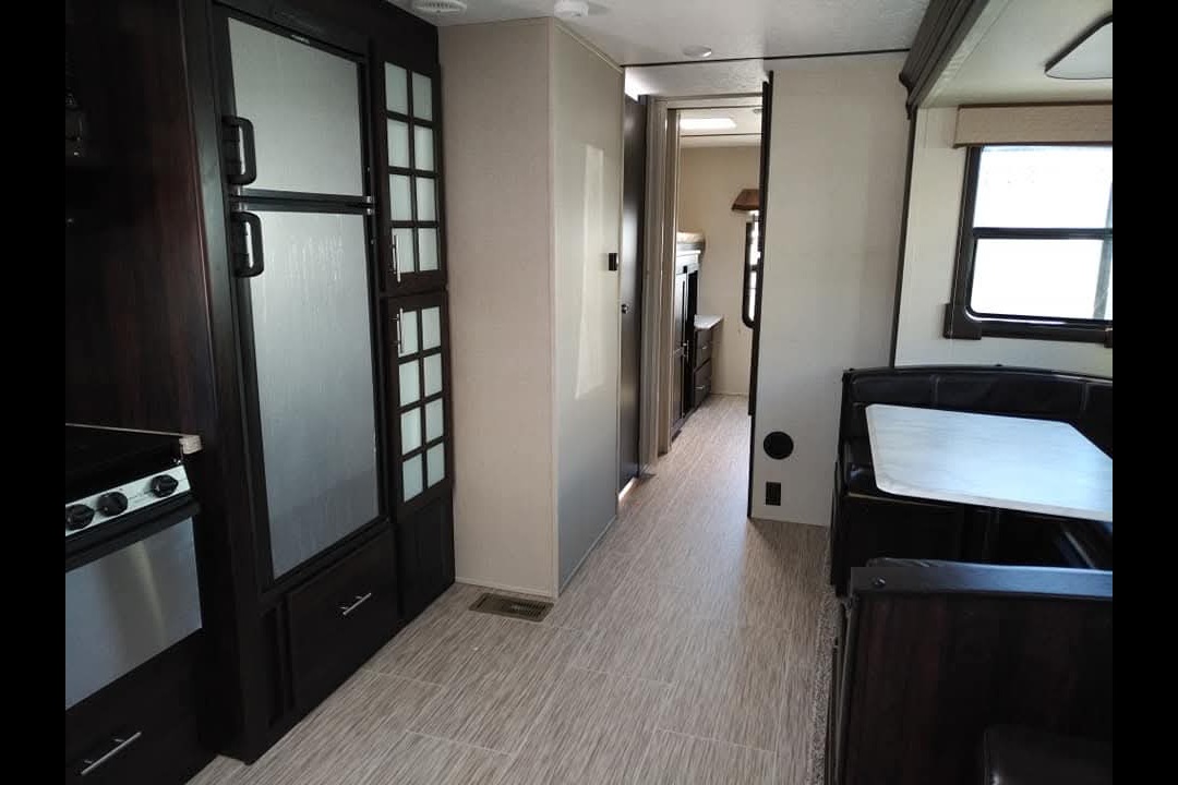 Sean's Lacrosse Luxury Lite 339BHD Travel Trailer