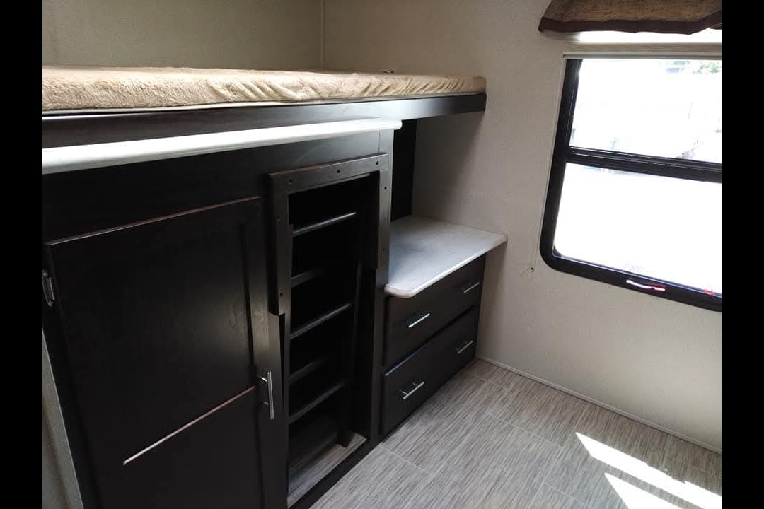Sean's Lacrosse Luxury Lite 339BHD Travel Trailer