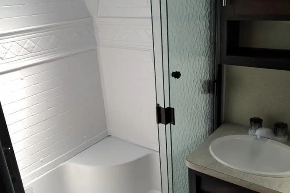 Sean's Lacrosse Luxury Lite 339BHD Travel Trailer