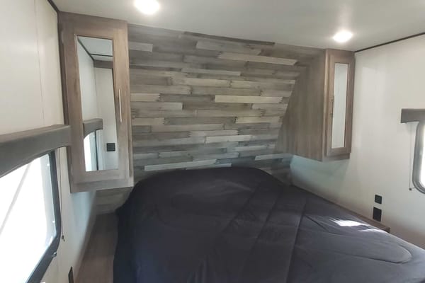 Ramon's Yes Zinger lite Travel Trailer