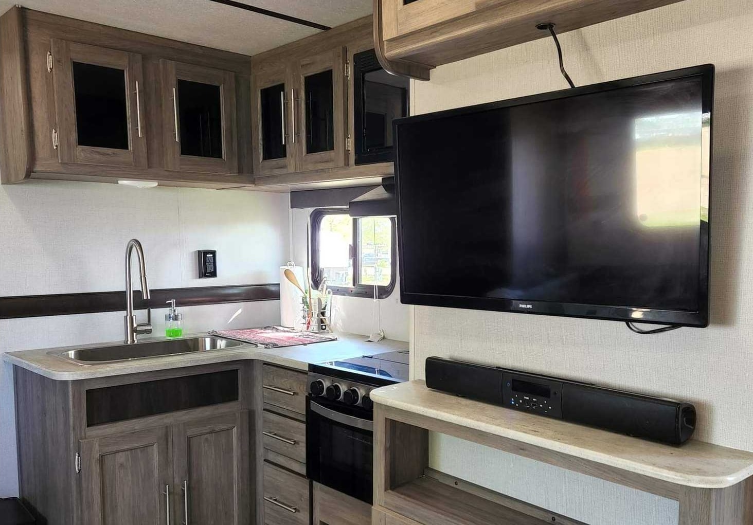 Ramon's Yes Zinger lite Travel Trailer