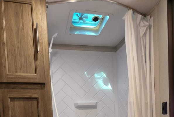 Ramon's Yes Zinger lite Travel Trailer