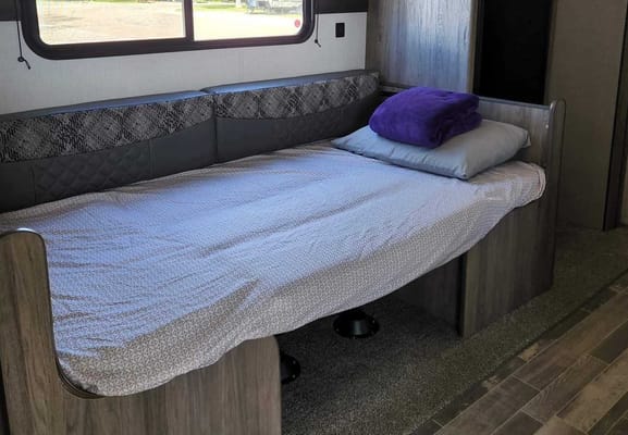 Ramon's Yes Zinger lite Travel Trailer