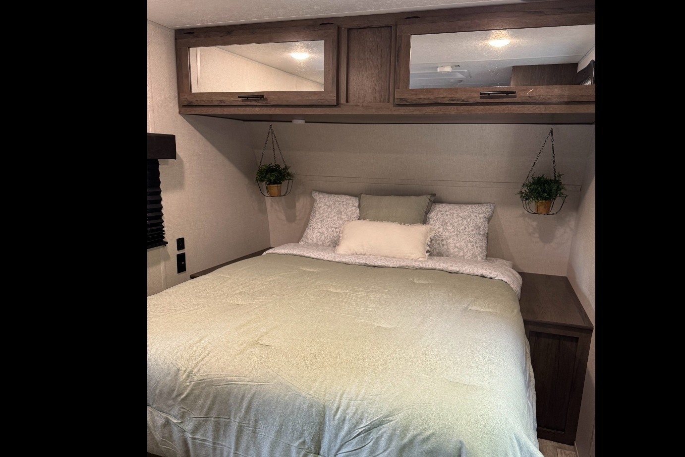 AVENGER LT Travel Trailer
