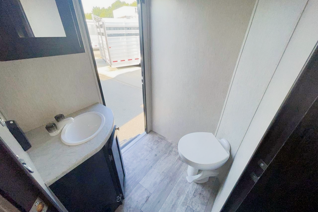 [16] Stress Free RVs - 2018 XXL - North Trail - 2BR /2BA Bunkhouse