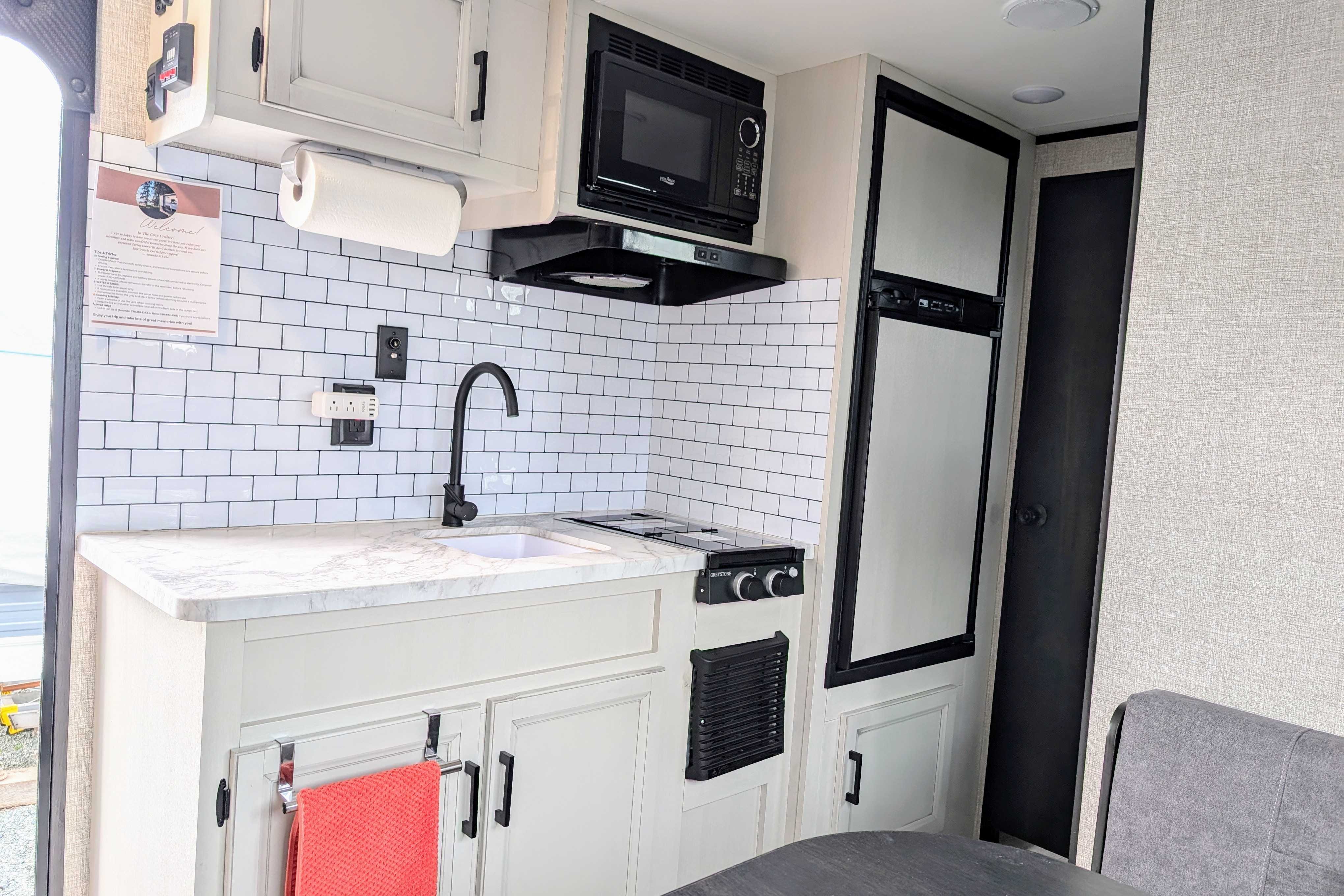 The Cozy Cruiser: Jayco 2022 Jayflight 174BH Baja Travel Trailer