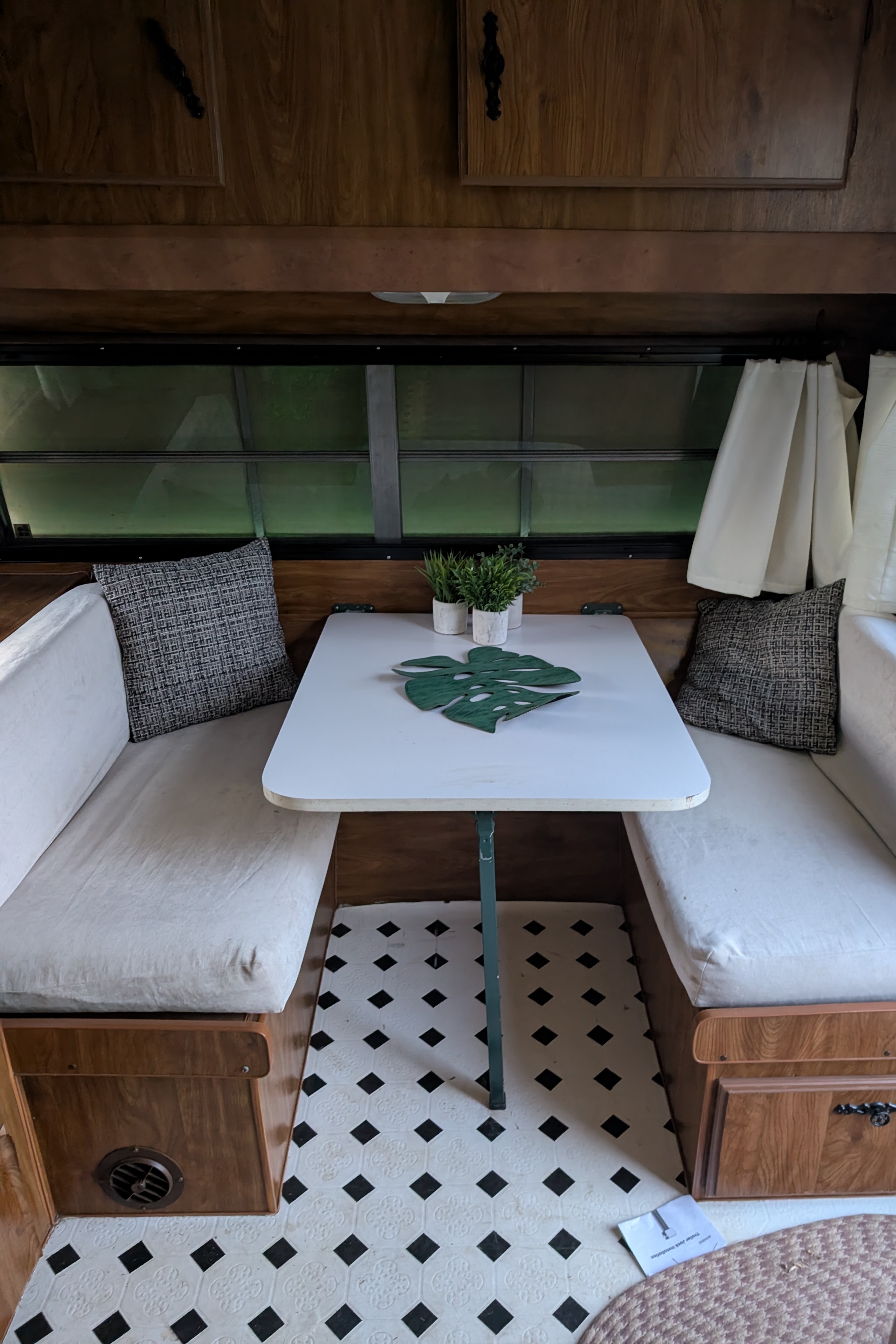 The Brady's Adventurer Manufacturing 20' Travel Trailer
