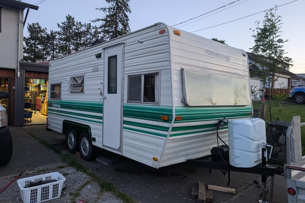 The Brady's Adventurer Manufacturing 20' Travel Trailer