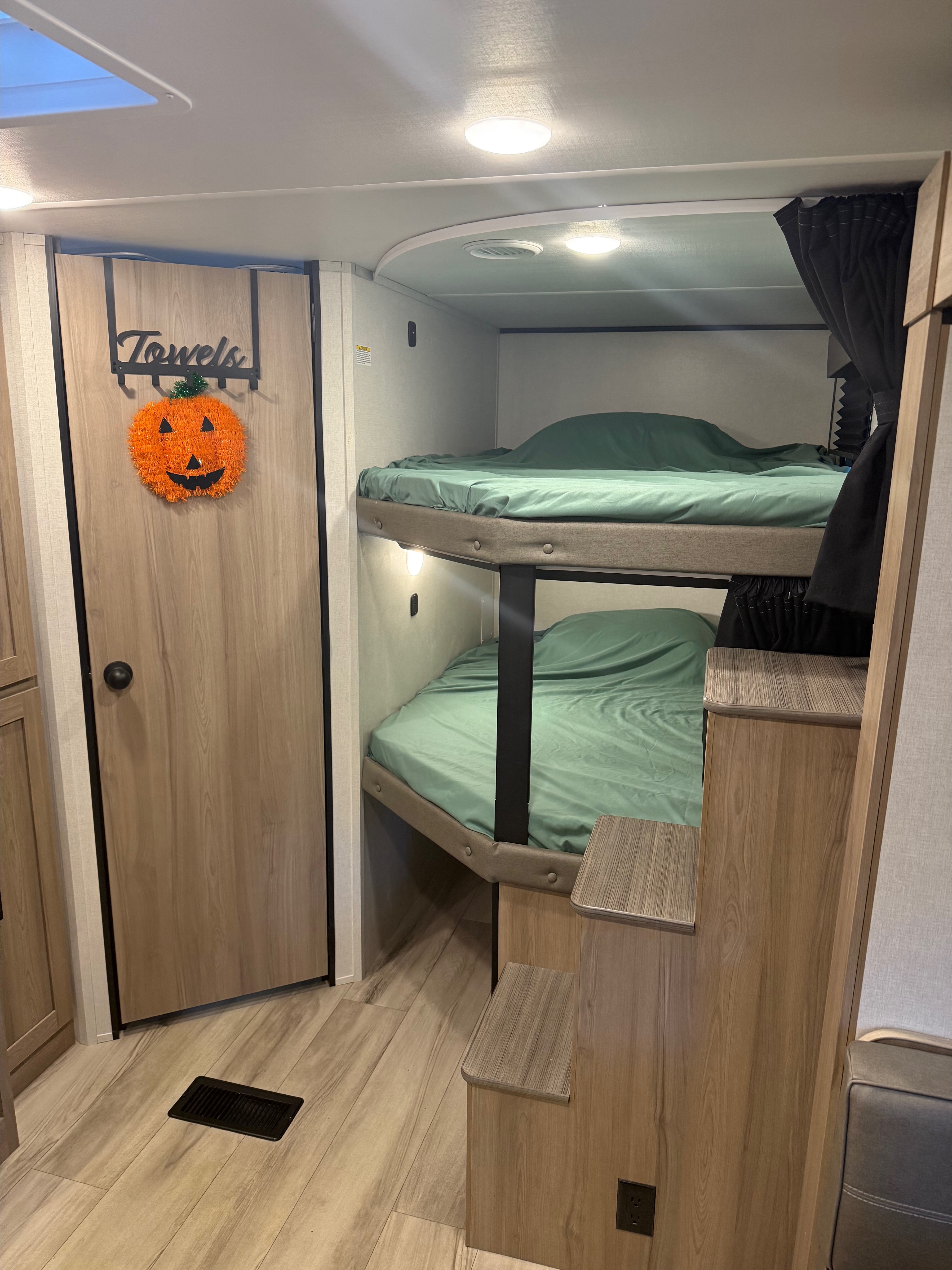 Carson's Keystone 26BX Travel Trailer