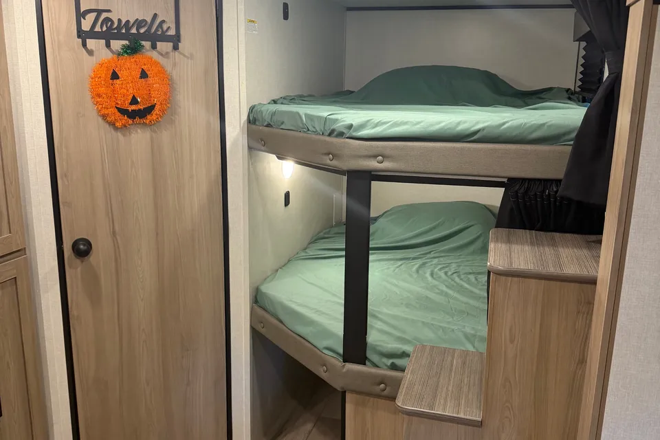 Carson's Keystone 26BX Travel Trailer