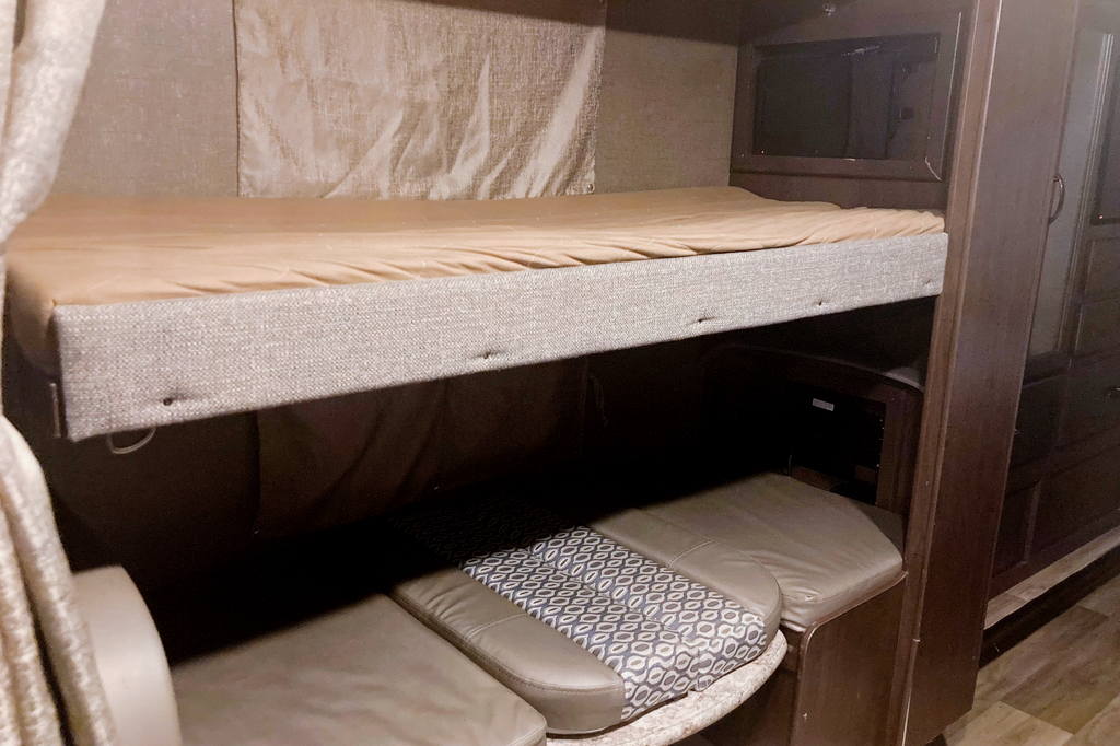 Amy's Thor Motor Coach Freedom Elite Class C