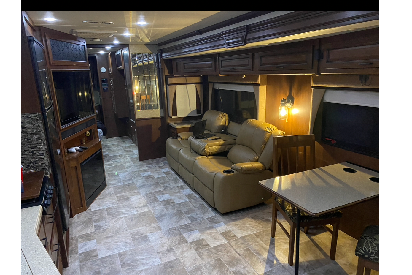 🚐 Hit the Road in Comfort – Your Adventure Starts Here! 🌄