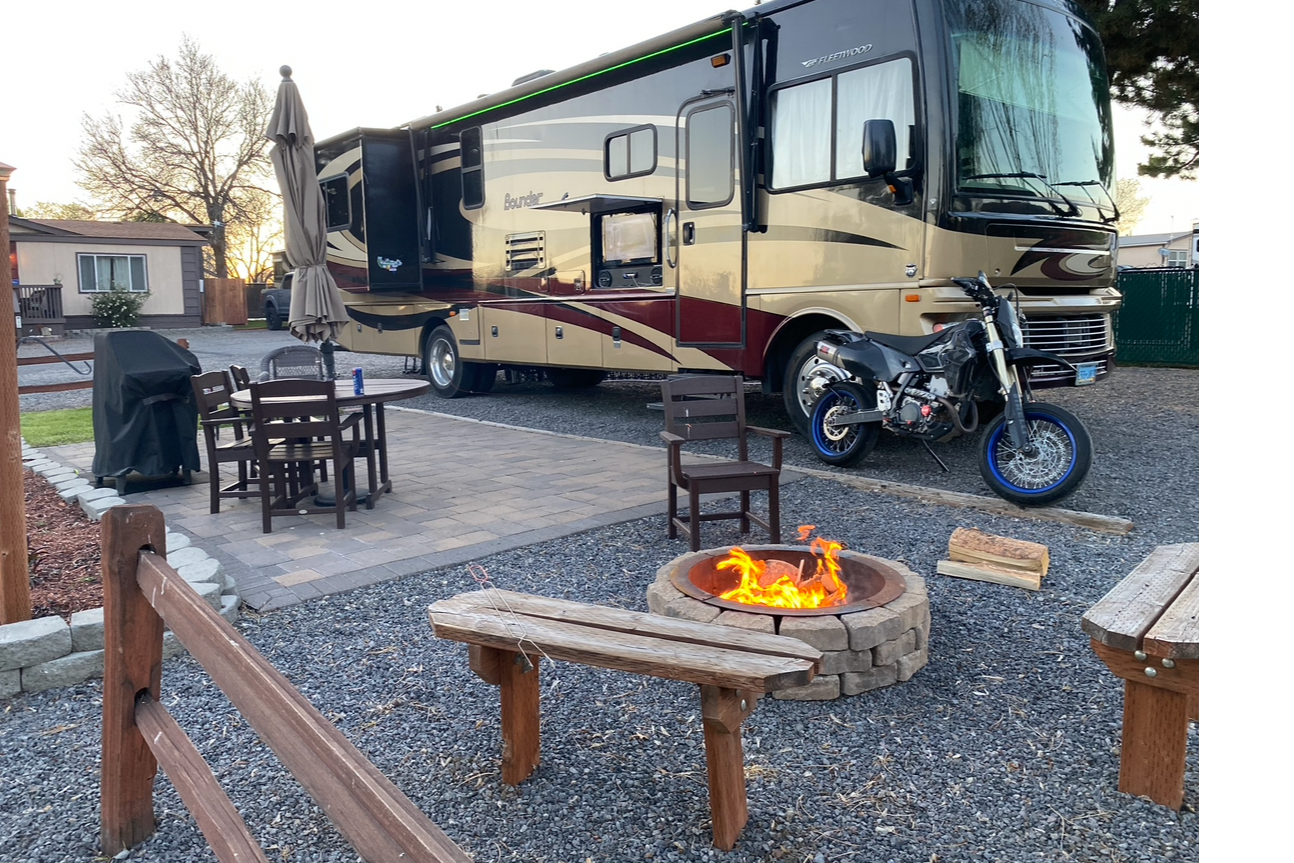 🚐 Hit the Road in Comfort – Your Adventure Starts Here! 🌄