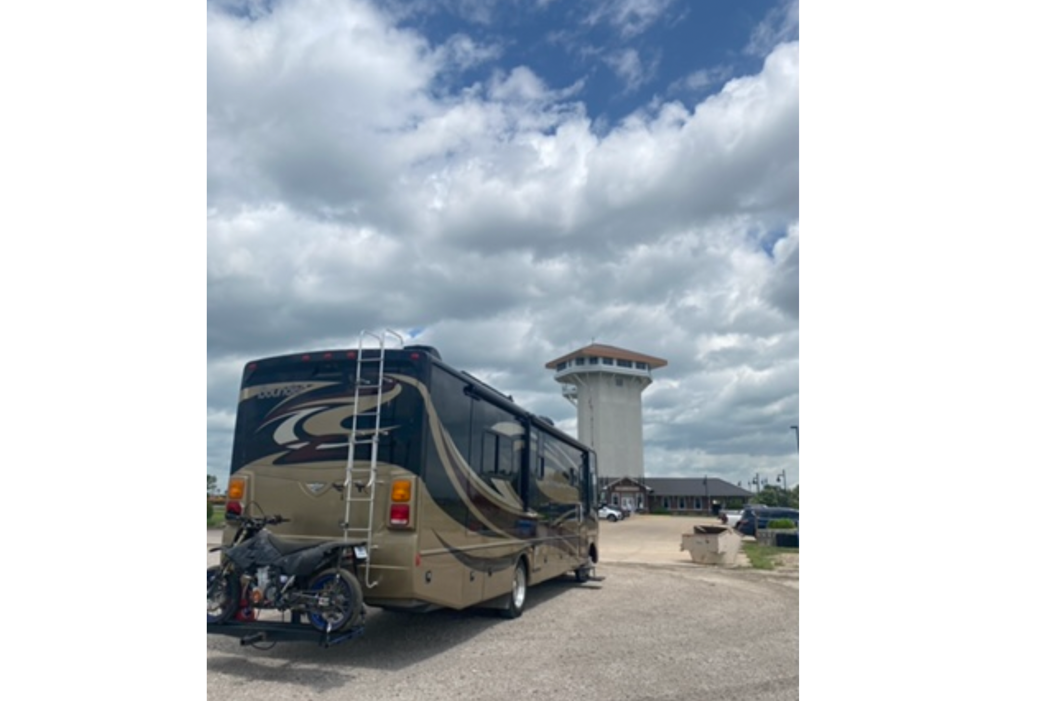🚐 Hit the Road in Comfort – Your Adventure Starts Here! 🌄