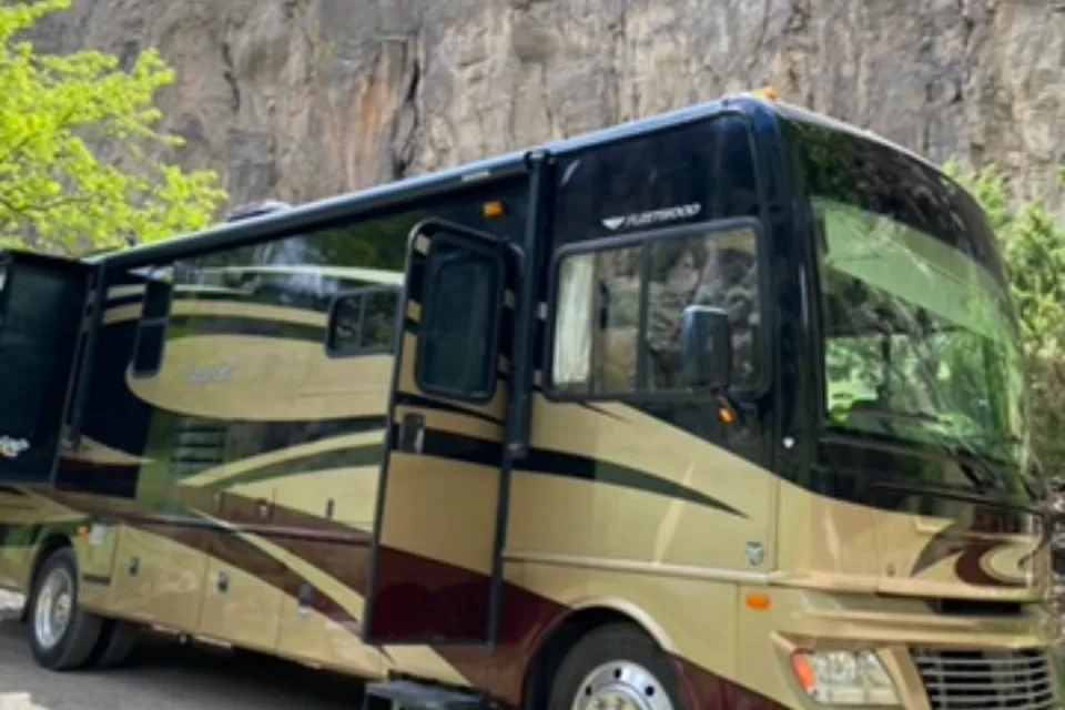 🚐 Hit the Road in Comfort – Your Adventure Starts Here! 🌄