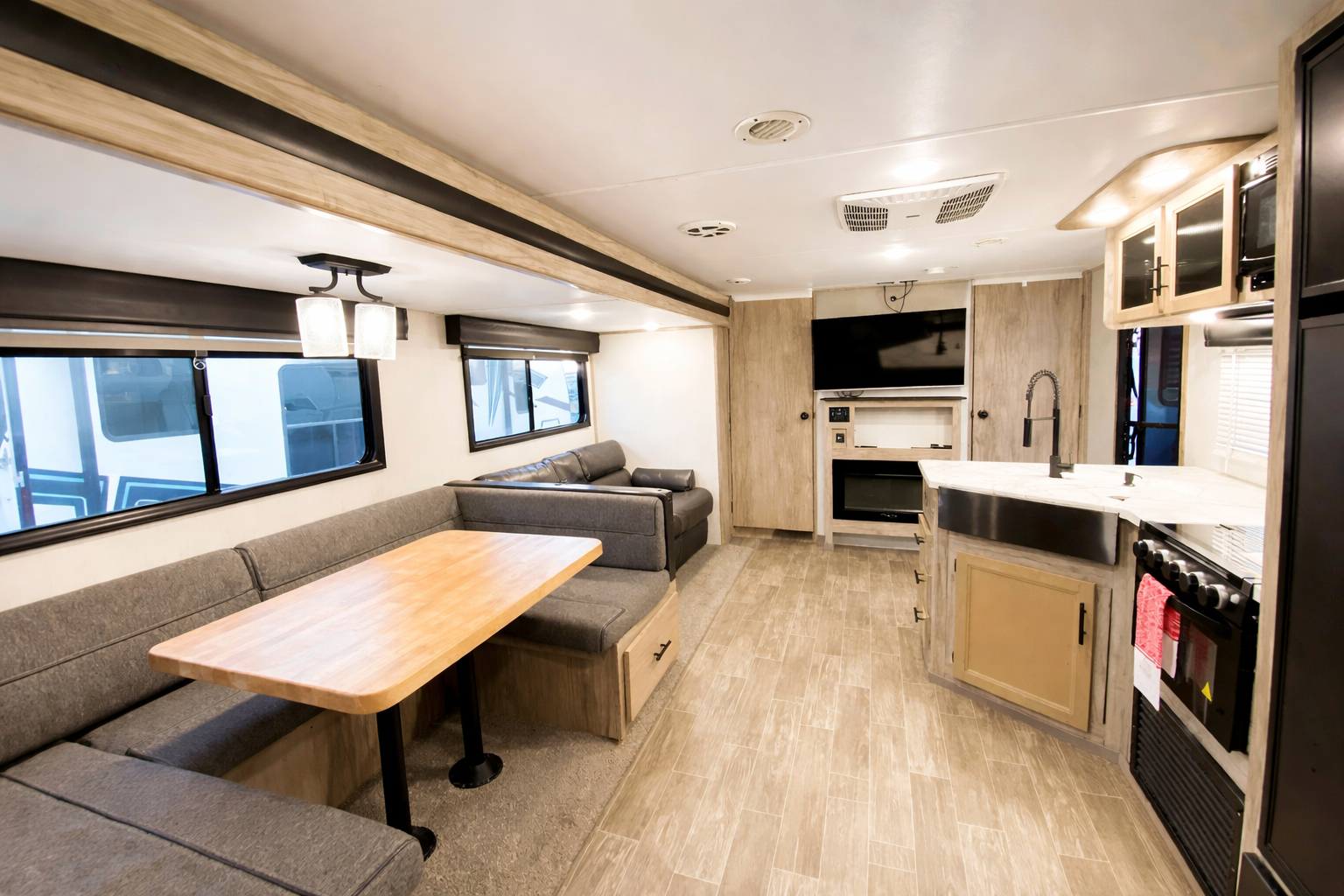 🤎 Alpha Churro 🤎 Sleeps 10 • Private Suite • Slide-Out • 2 Doors