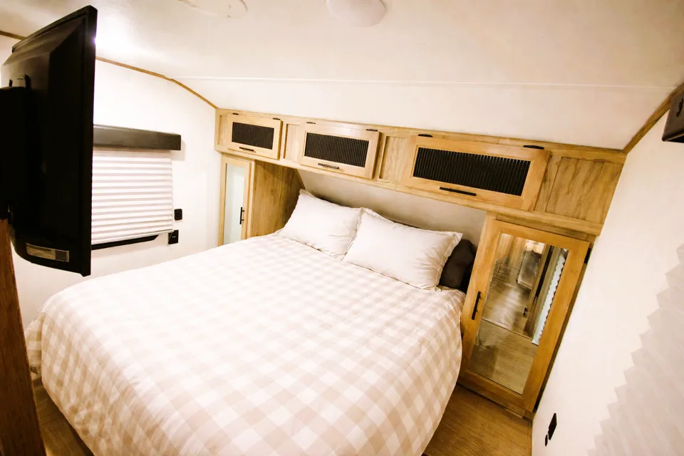 🤎 Alpha Churro 🤎 Sleeps 10 • Private Suite • Slide-Out • 2 Doors