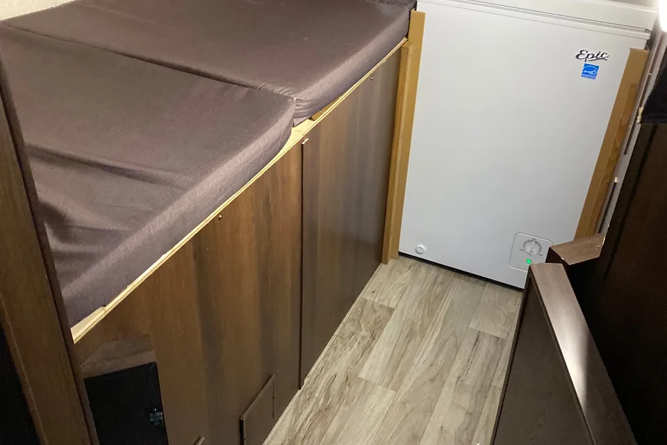 Neo's Jayco white hawk 24mbh Travel Trailer